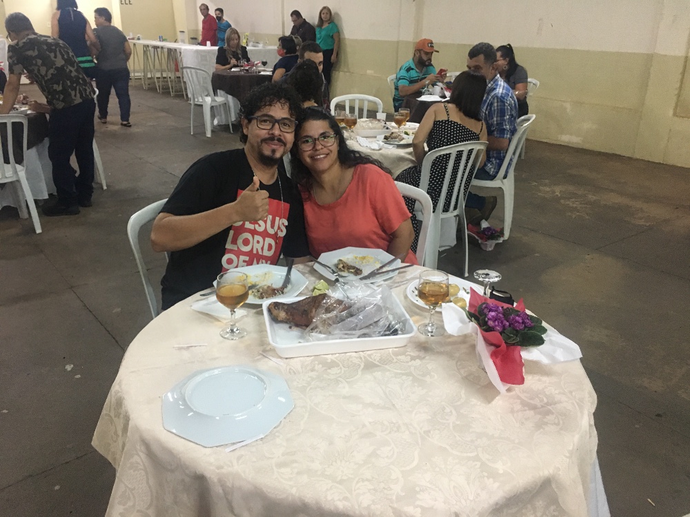 Amigos convidados nós prestigiando