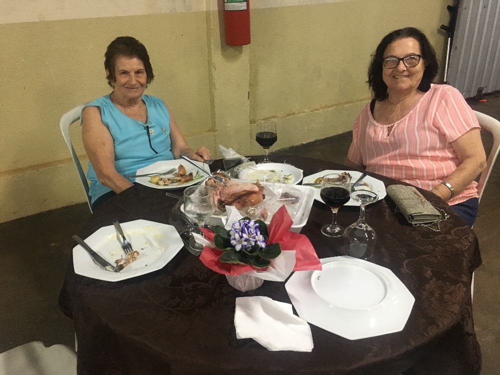 Amigas convidadas nós prestigiando