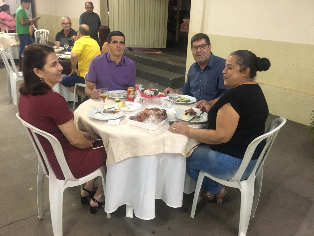Amigos convidados nós prestigiando