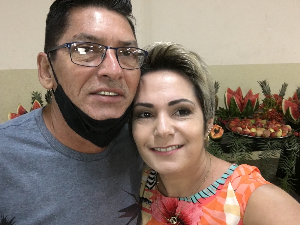 Márcio Prudêncio e Roberta trabalhando
