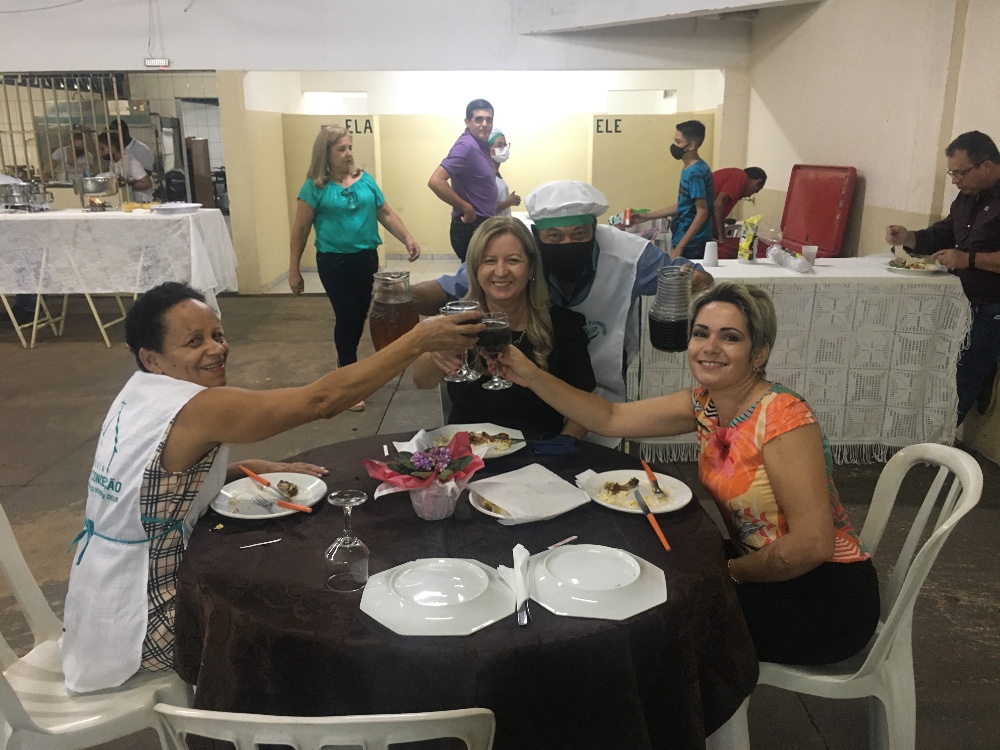 Bia, João da Jussara, Roberta, Vilma trabalhando