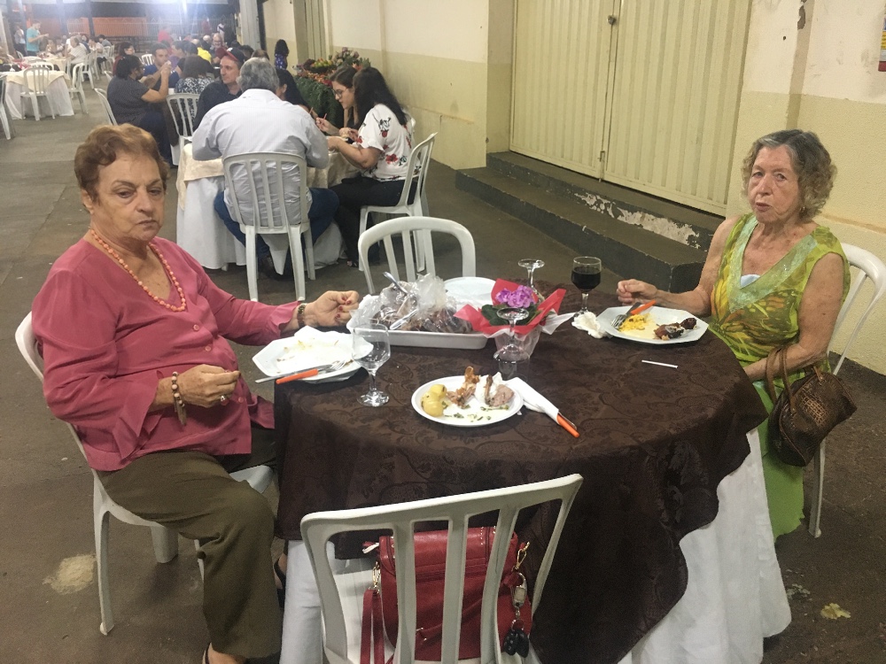 Amigas convidadas nós prestigiando